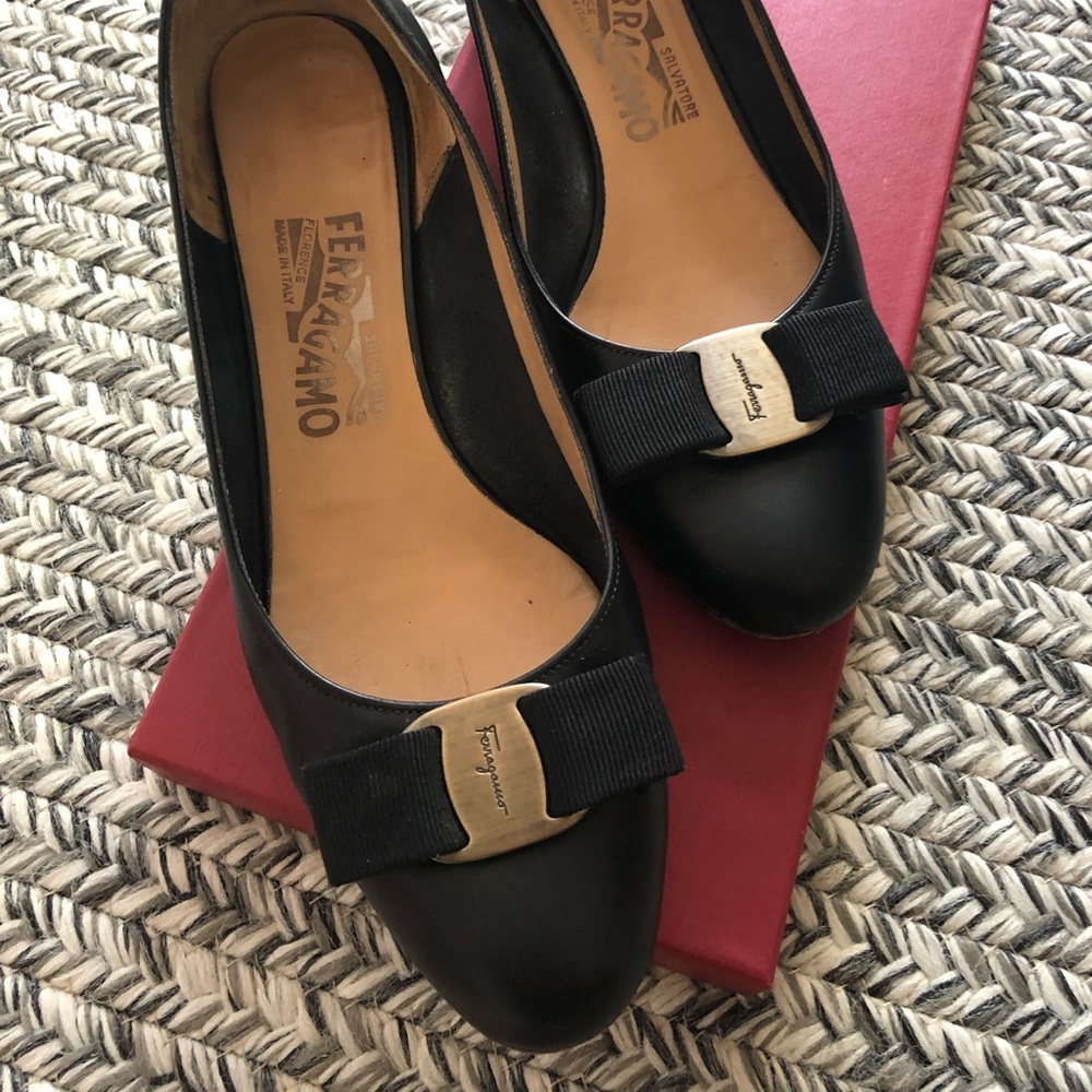 Salvatore Ferragamo Vara Bow Shoes Pumps Black 6 1/2B